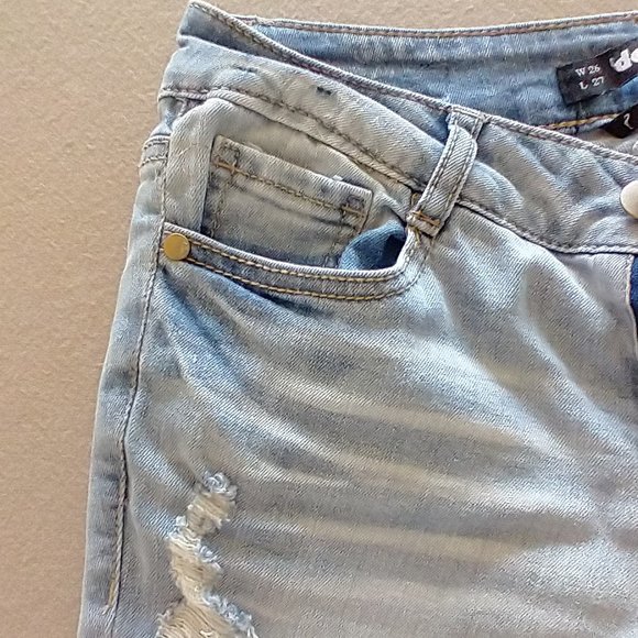 Women's Dollhouse - Charley Jeans - like new - Size 3 Waist 26 - Picture 14 of 14